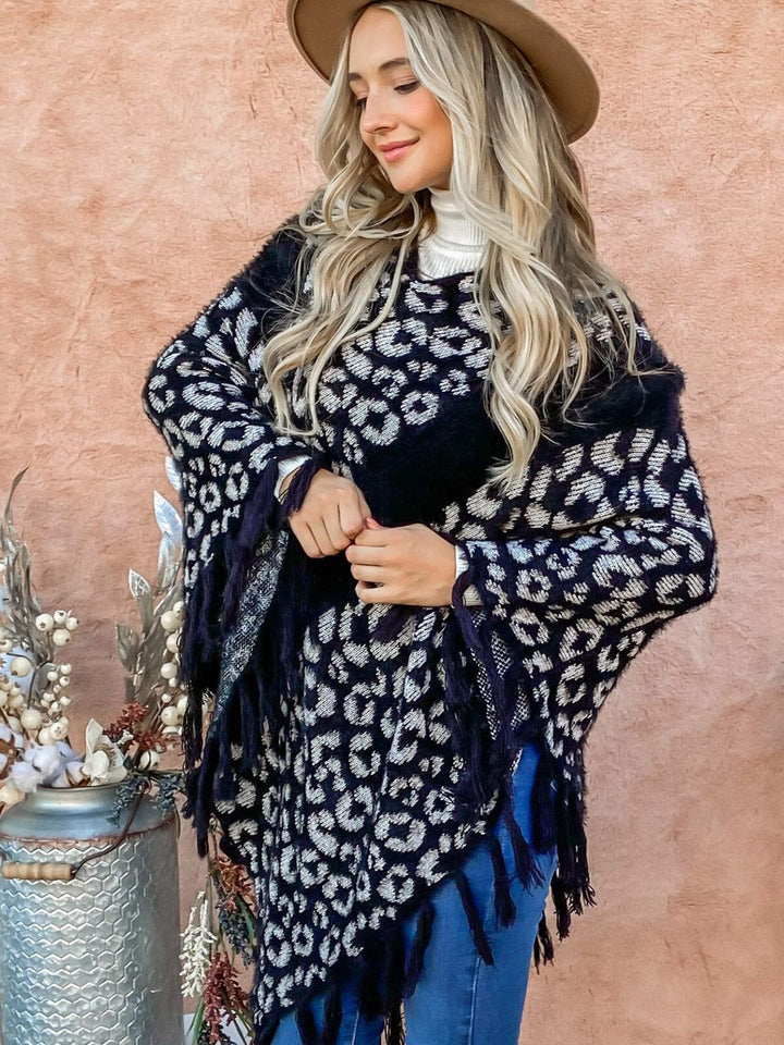 WOMEN'S V-NECK ANIMAPRINT FRINGE HEM PULLOVER PONCHO
