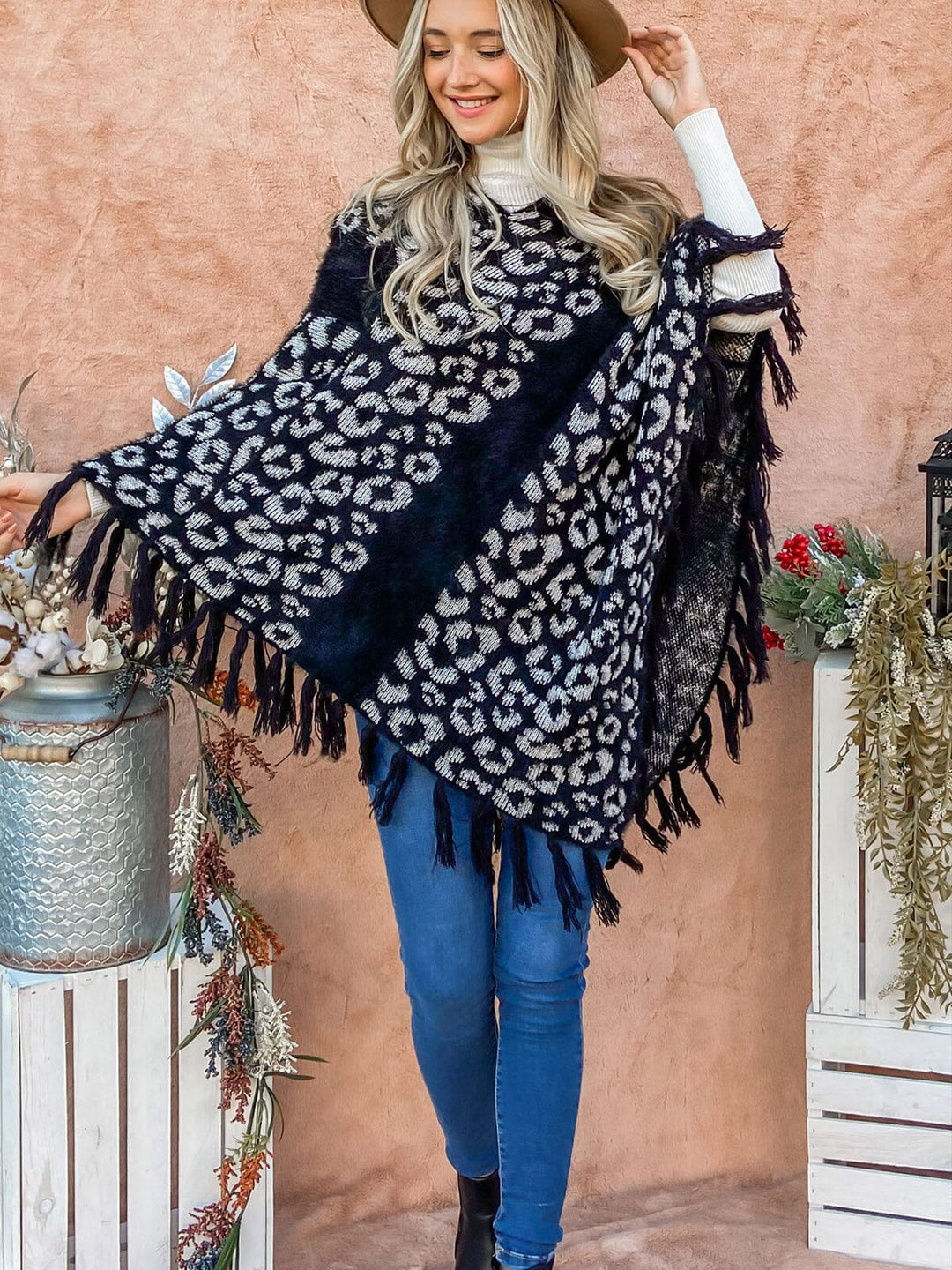 WOMEN'S V-NECK ANIMAPRINT FRINGE HEM PULLOVER PONCHO