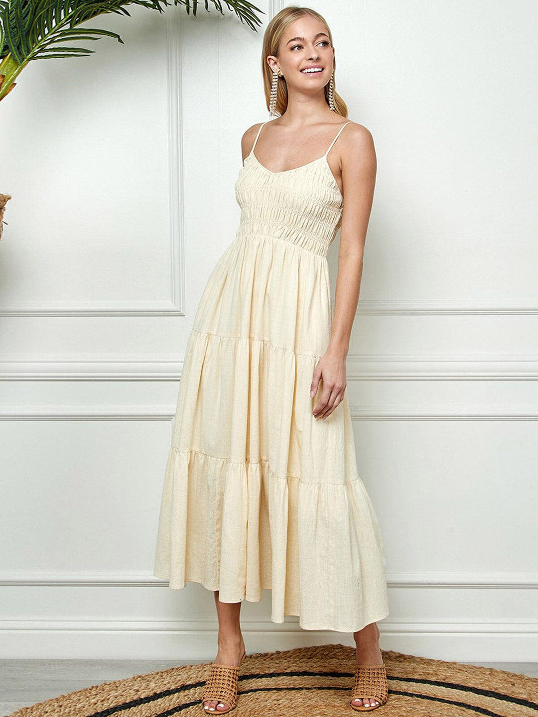 WOMEN'S SLEEVELESS V-NECK SMOCK POCKETS TIERED MAXI DRESS