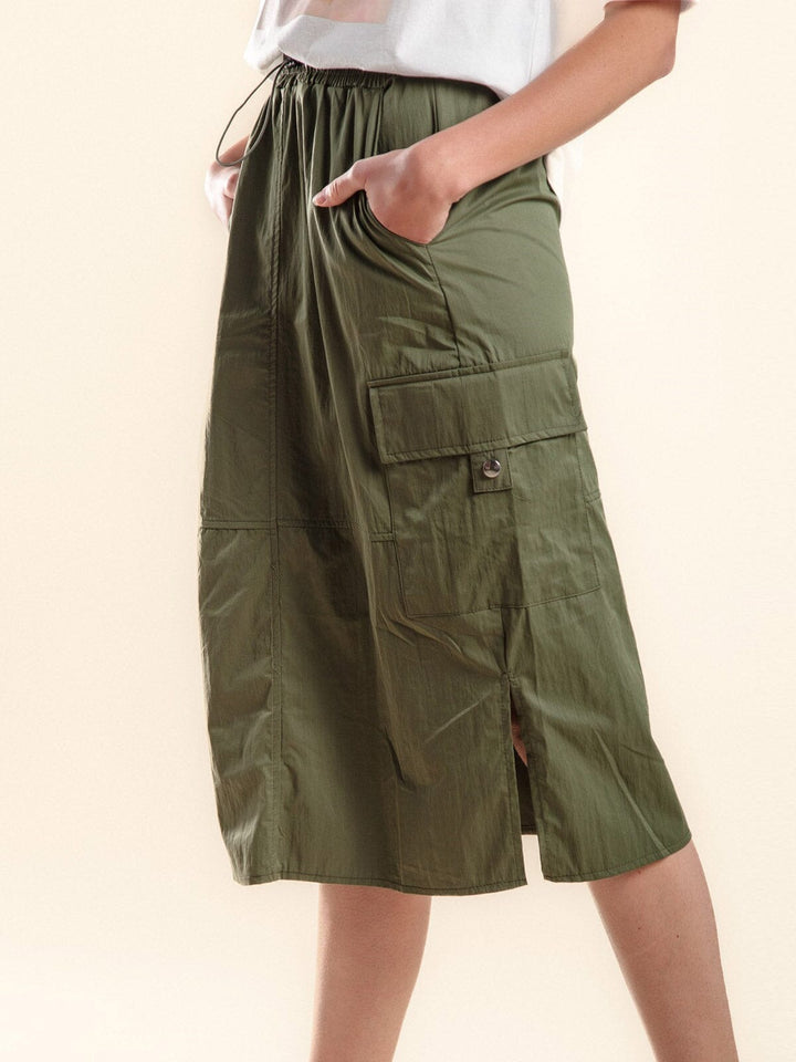 WOMEN'S ELASTIC WAIST CARGO POCKETS SIDE SLIT MIDI SKIRT