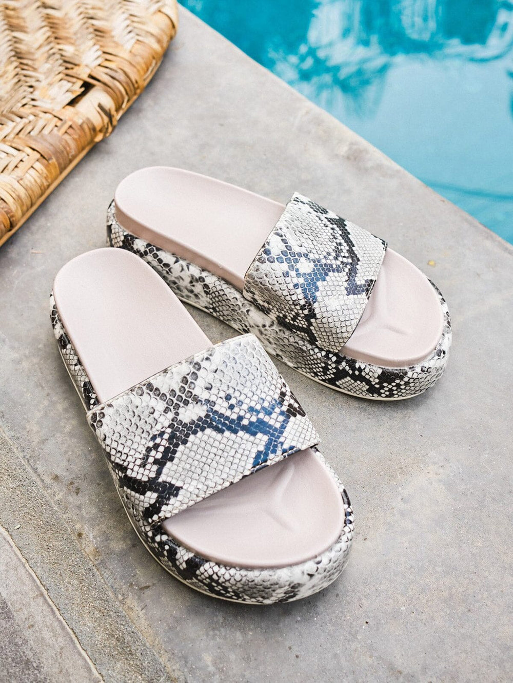 WOMEN'S SNAKE PRINT CASUAL SLIDES