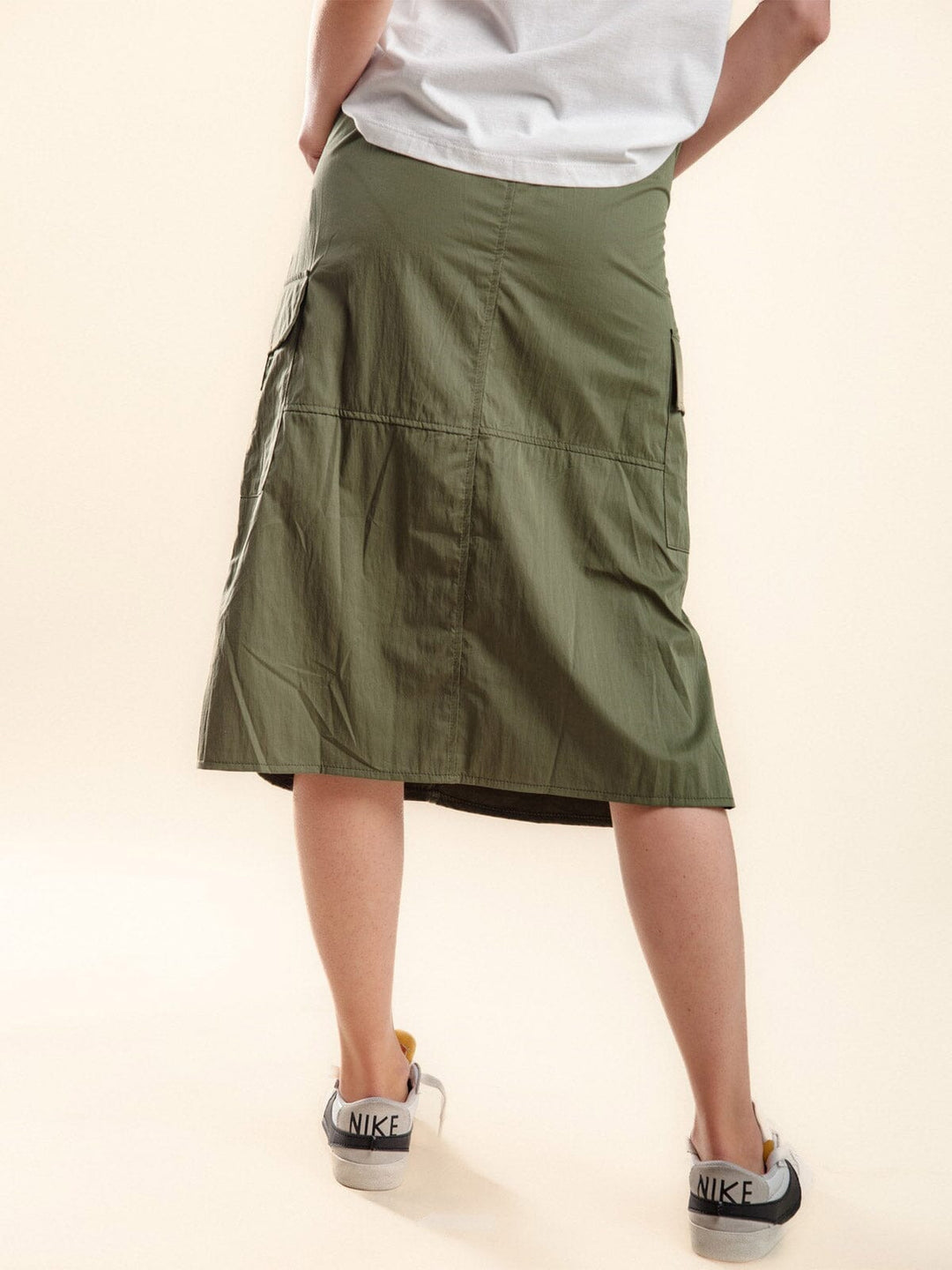 WOMEN'S ELASTIC WAIST CARGO POCKETS SIDE SLIT MIDI SKIRT