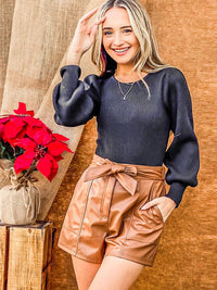 WOMEN'S BUTTON CLOSURE FRONT POCKETS PU PLEATHER MINI SHORTS
