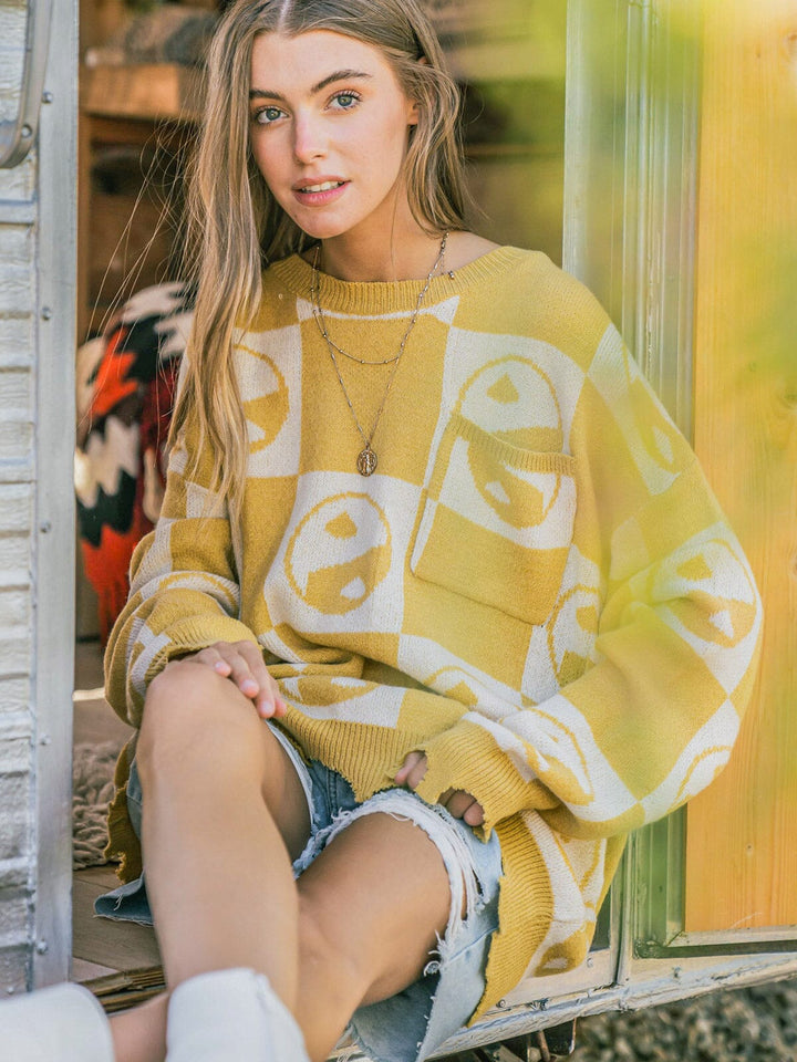 WOMEN'S LONG SLEEVE FRONT POCKET GRAPHIC PULLOVER SWEATER