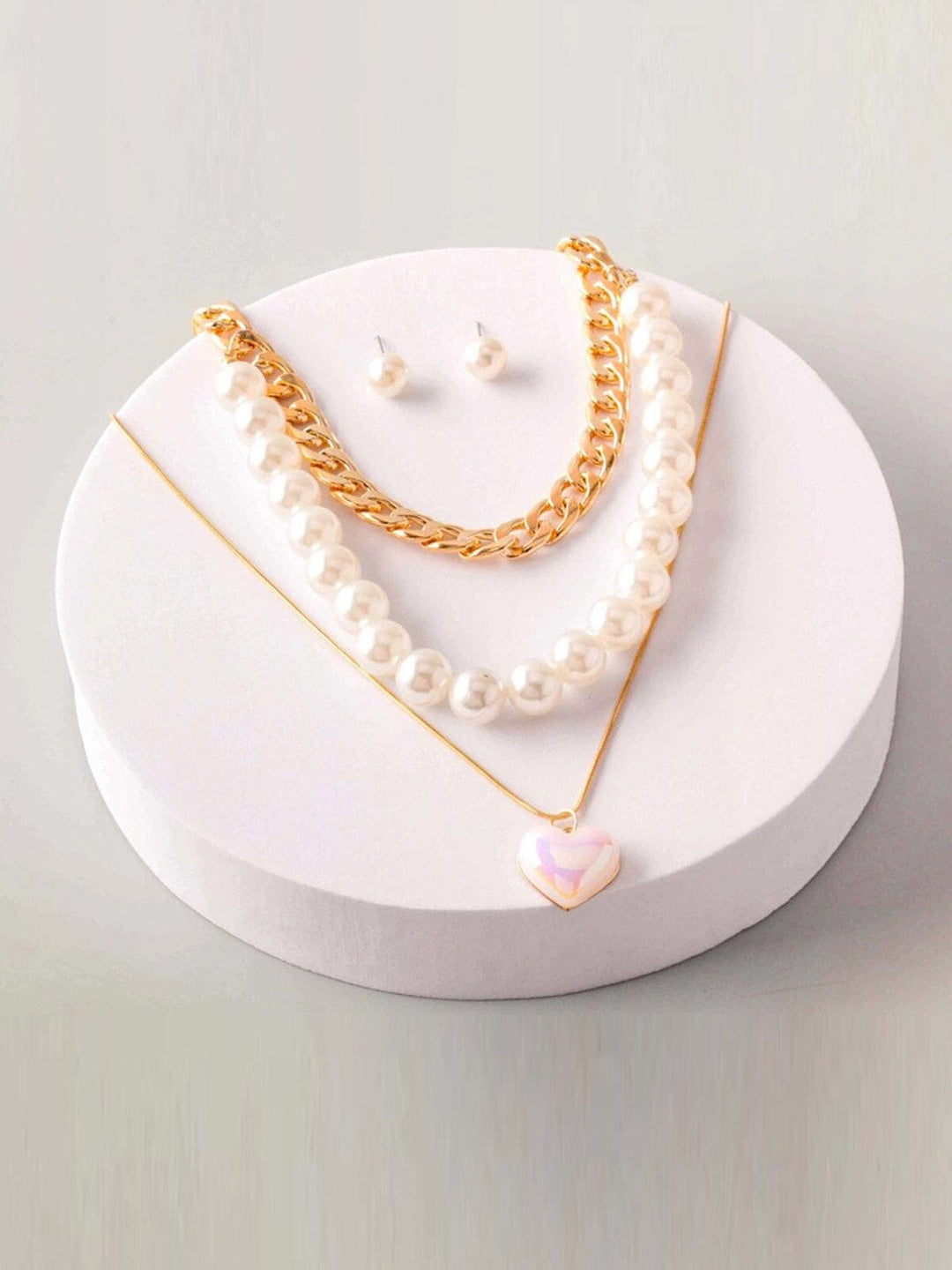 FASHION STUDS EARRINGS & HEART PENDANT CHAIN PEARL NECKLACE SET