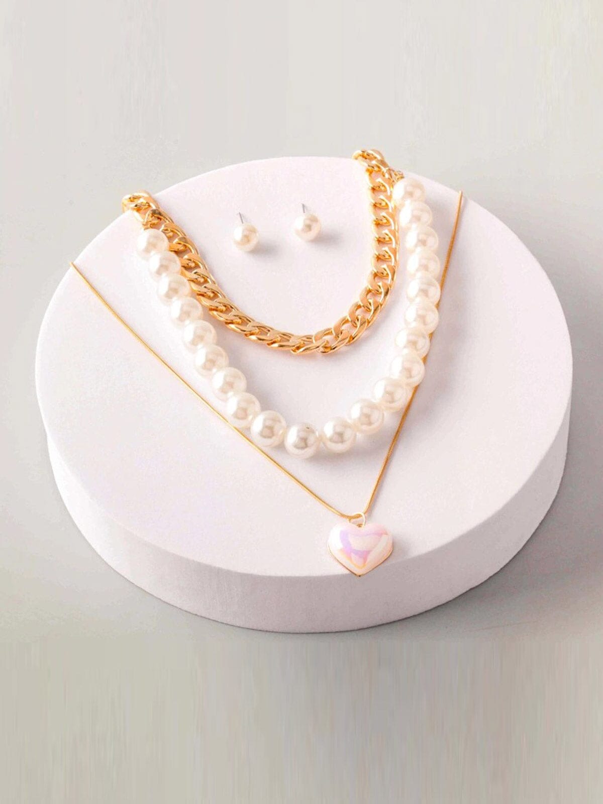 FASHION STUDS EARRINGS & HEART PENDANT CHAIN PEARL NECKLACE SET
