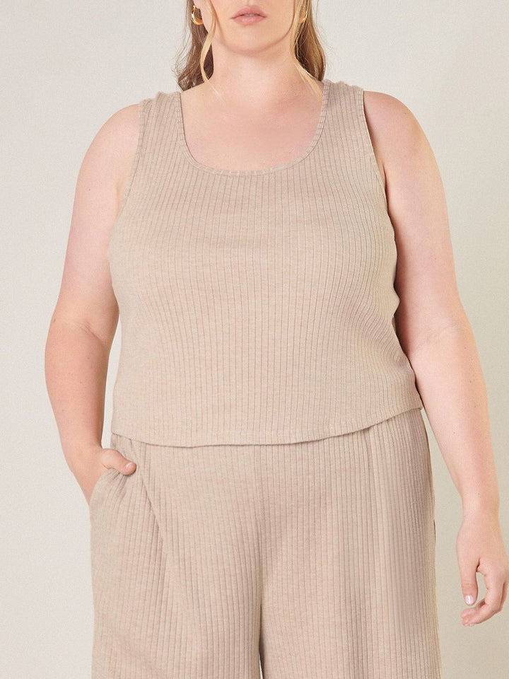 PLUS SIZE SLEEVELESS TANK TOP