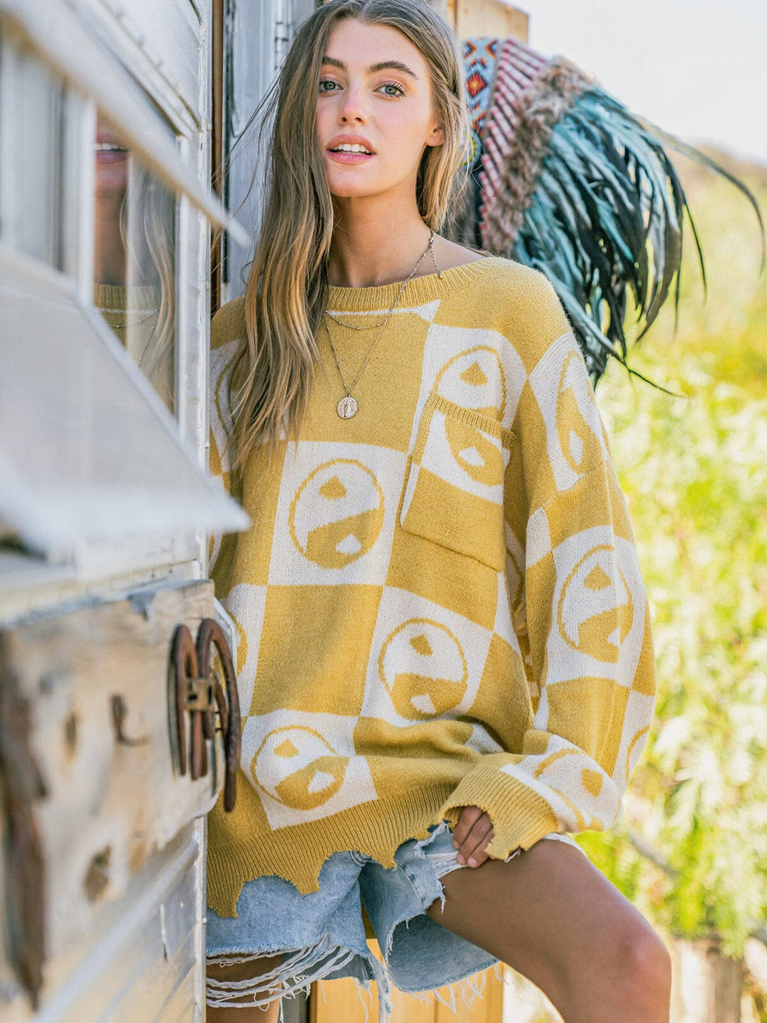 WOMEN'S LONG SLEEVE FRONT POCKET GRAPHIC PULLOVER SWEATER