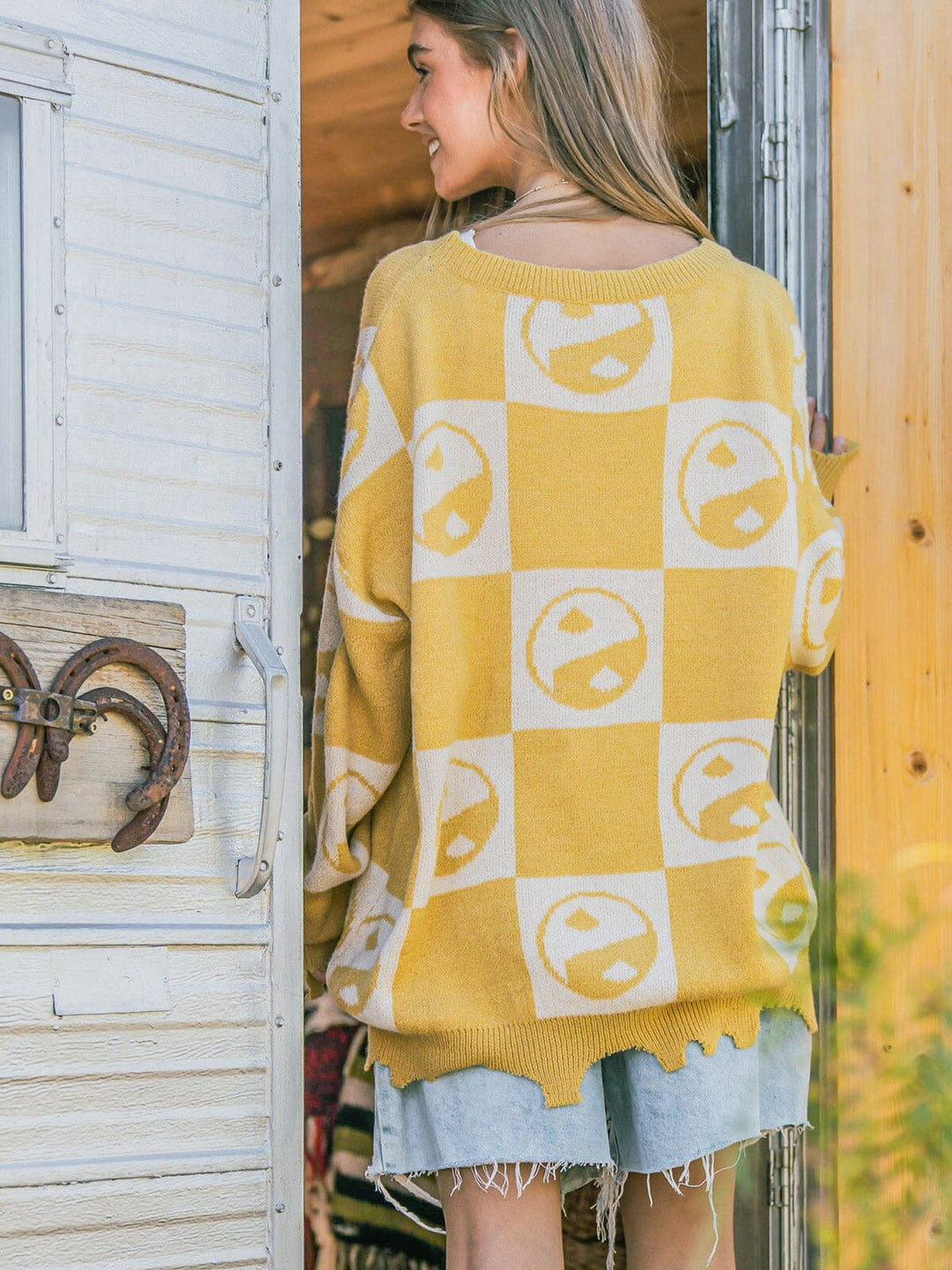 WOMEN'S LONG SLEEVE FRONT POCKET GRAPHIC PULLOVER SWEATER