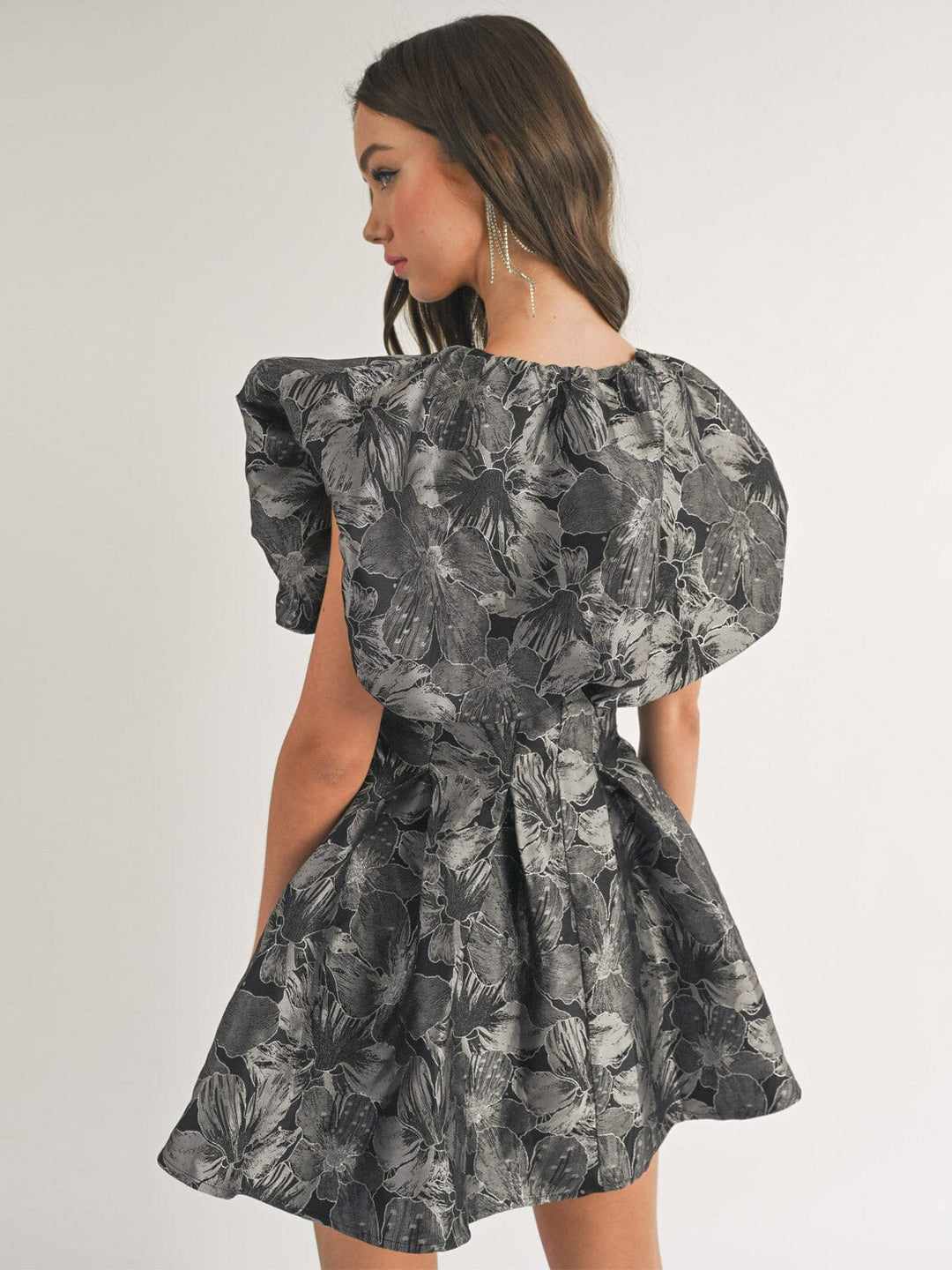 WOMEN'S RUFFLE SLEEVE V-NECK FIT & FLARE FLORAL MINI DRESS