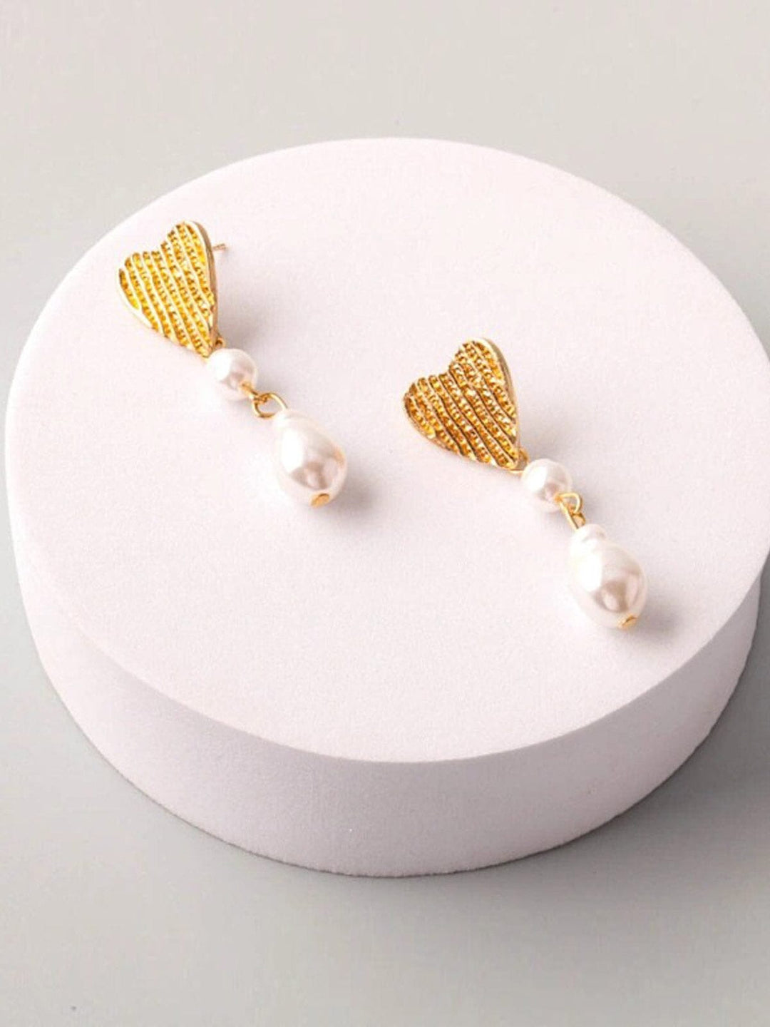FASHION GOLD HEART WHITE PEARL DROP EARRINGS