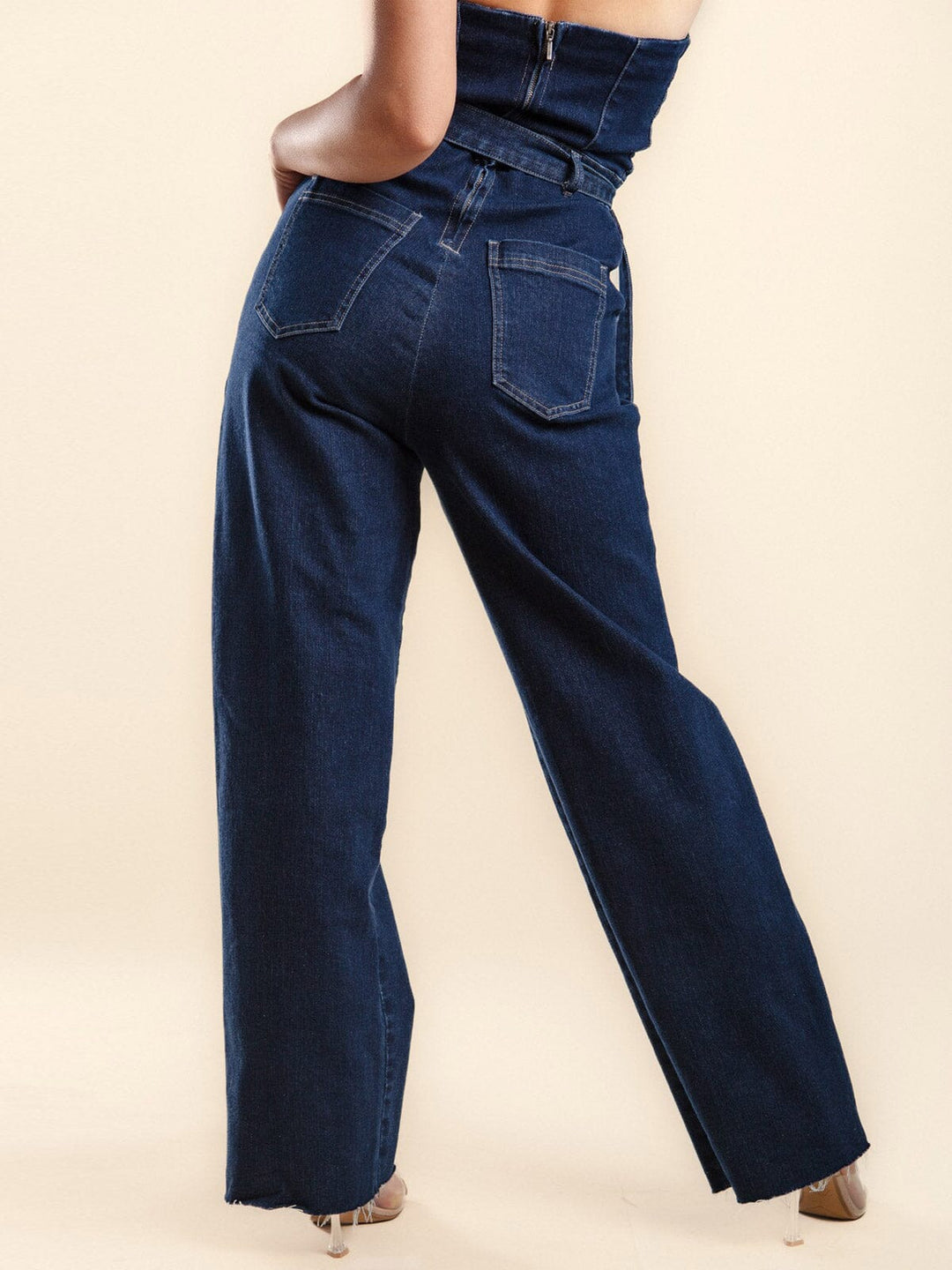 WOMEN'S SLEEVELESS V-NECK POCKETS BELTED DENIM JUMPSUIT