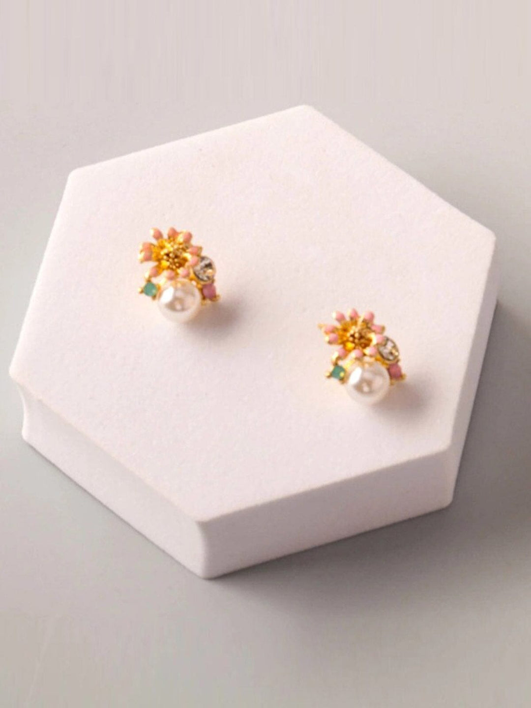FASHION ASSORTED PEARL FLOWER EARRINGS