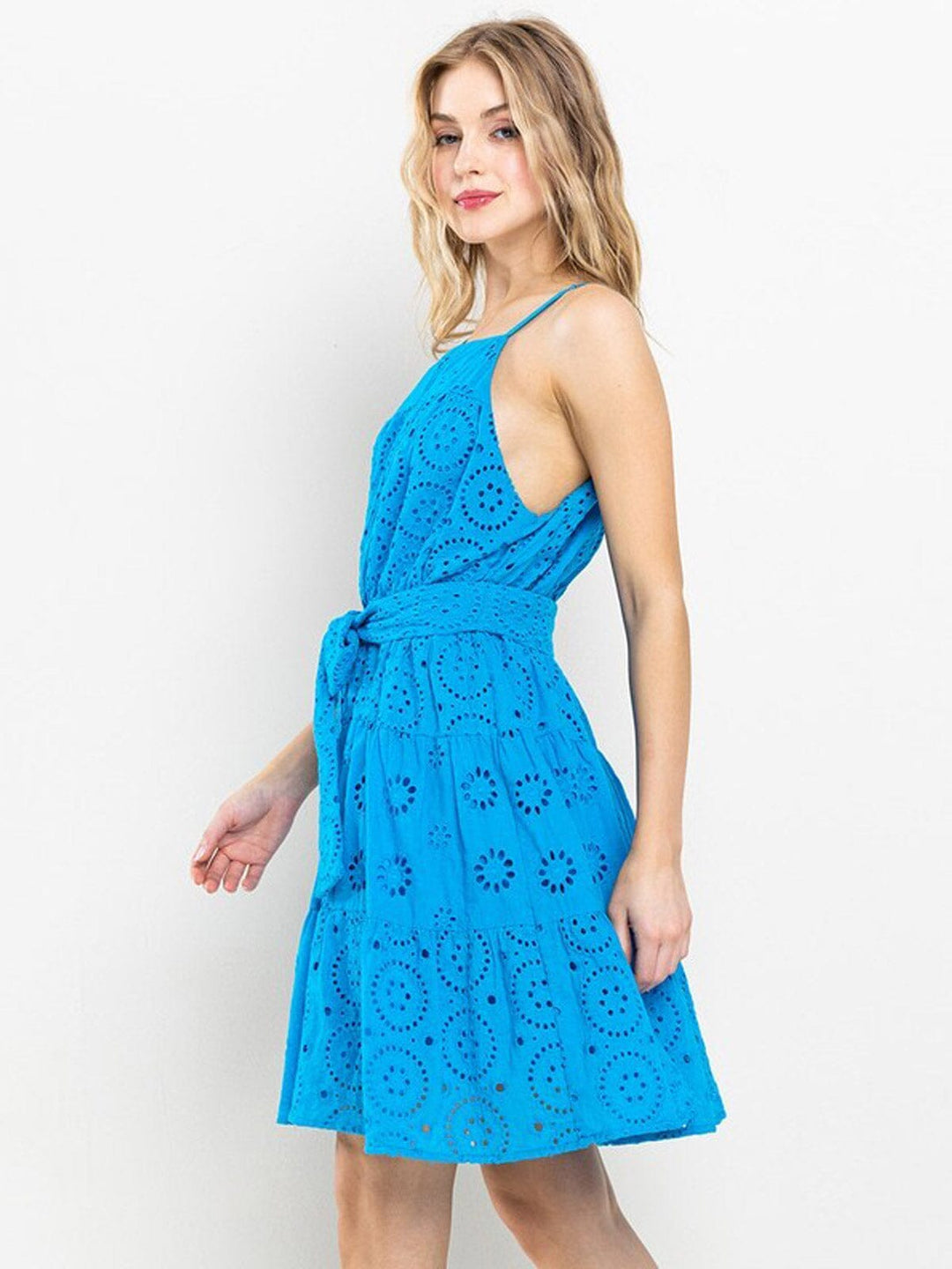 WOMEN'S SLEEVELESS SELF TIE EYELET DETAILED MINI DRESS