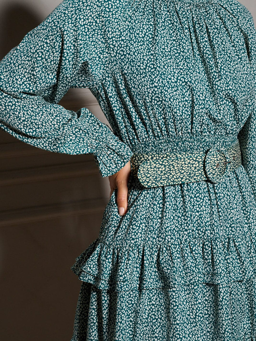 WOMEN'S LONG SLEEVE BELTED TIERED ANIMAL PRINT MINI DRESS