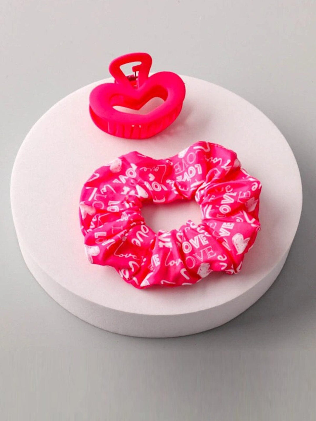 FASHION ASSORTED COLORS SCRUNCHIES & CLAW HAIR CLIPS SET