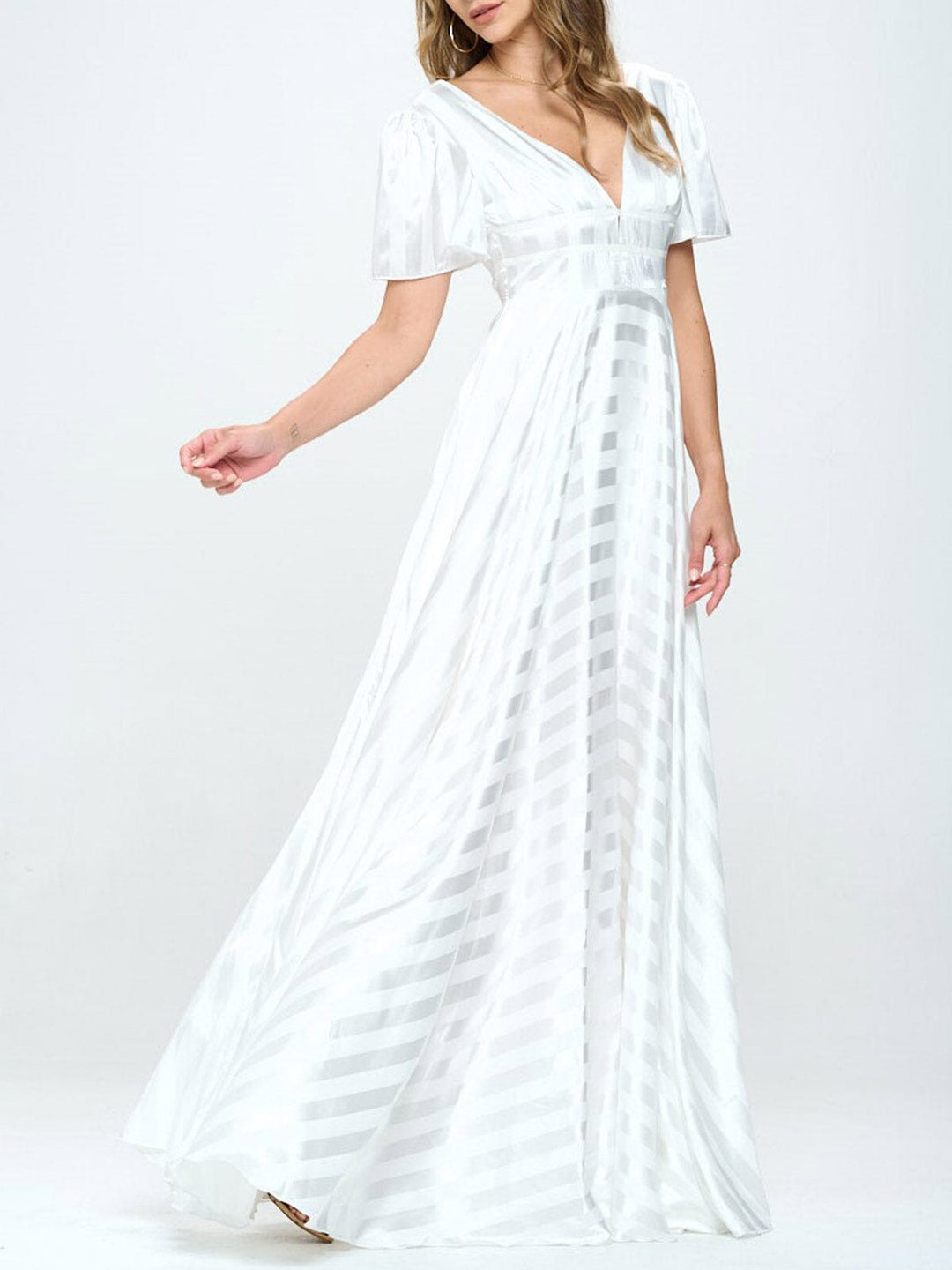 WOMEN'S SHORT SLEEVE V-NECK LOW OPEN BACK DETAILED MAXI DRESS