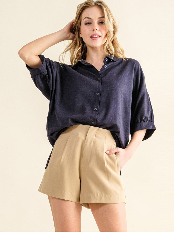 WOMEN'S BUTTON CLOSURE FRONT POCKETS MINI SHORTS