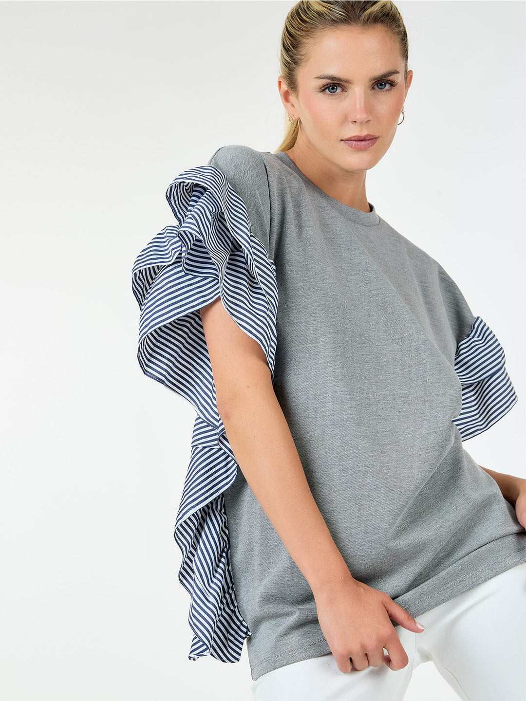 WOMEN'S SHORT SLEEVE RUFFLE TRIM DETAILED BLOUSE