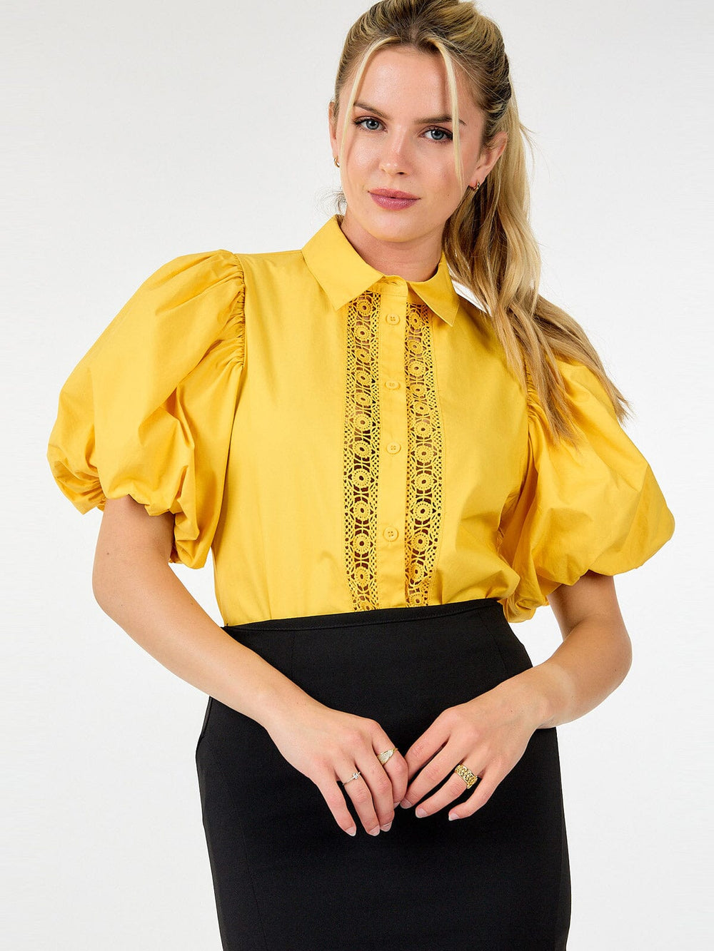 WOMEN'S SHORT PUFF SLEEVE BUTTON UP CROCHET DETAILED BLOUSE