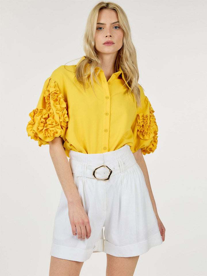 WOMEN'S SHORT RUFFLE SLEEVE BUTTON CLOSURE BLOUSE