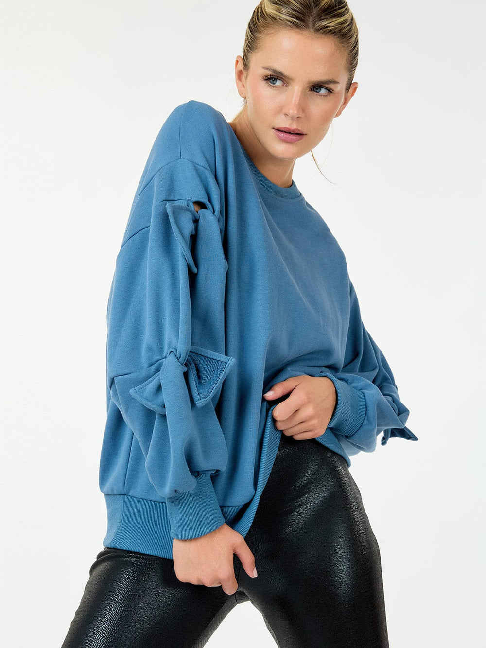 WOMEN'S LONG DETAILED SLEEVE PULLOVER SWEATER
