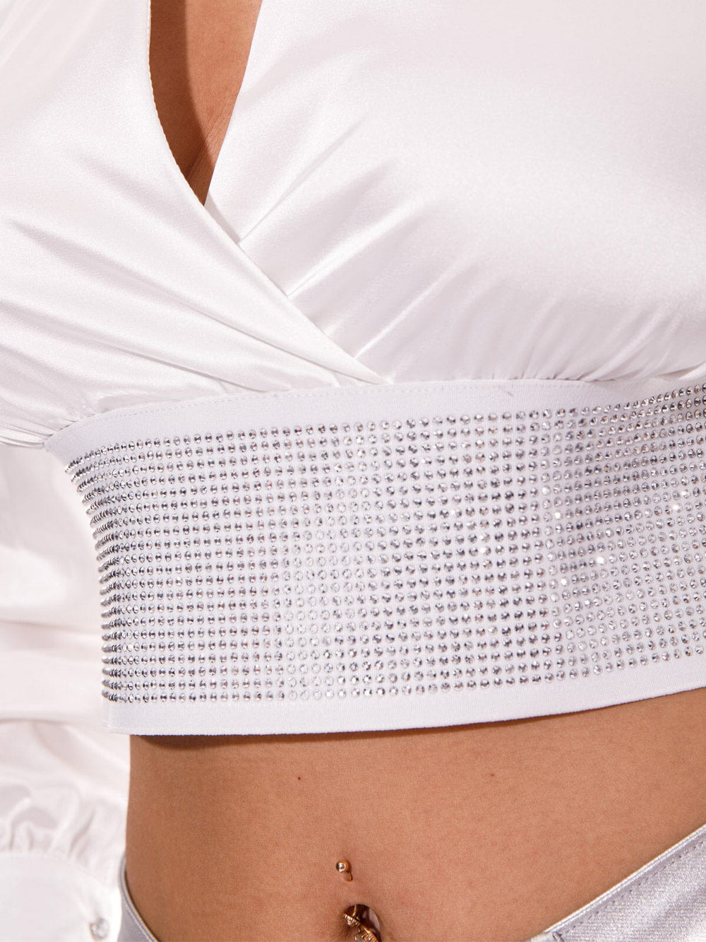 WOMEN'S LONG SLEEVE V-NECK OPEN BACK BLOUSE CROP TOP