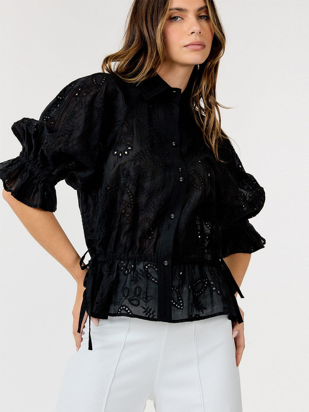 WOMEN'S SHORT PUFF SLEEVE BUTTON UP EYELET PEPLUM BLOUSE