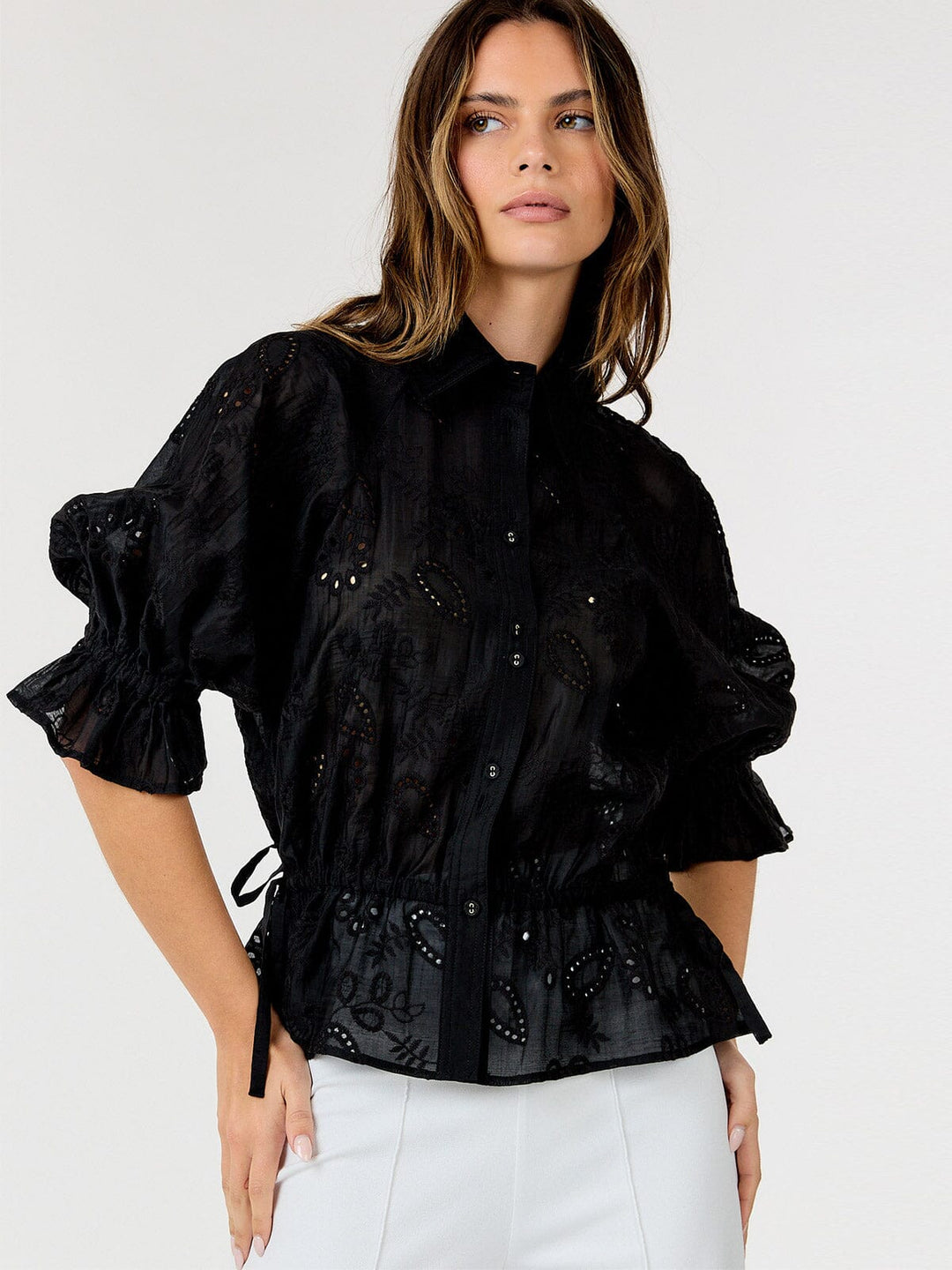 WOMEN'S SHORT PUFF SLEEVE BUTTON UP EYELET PEPLUM BLOUSE