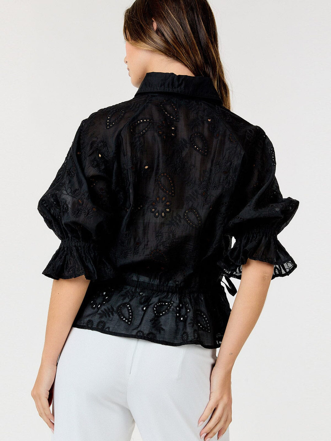 WOMEN'S SHORT PUFF SLEEVE BUTTON UP EYELET PEPLUM BLOUSE