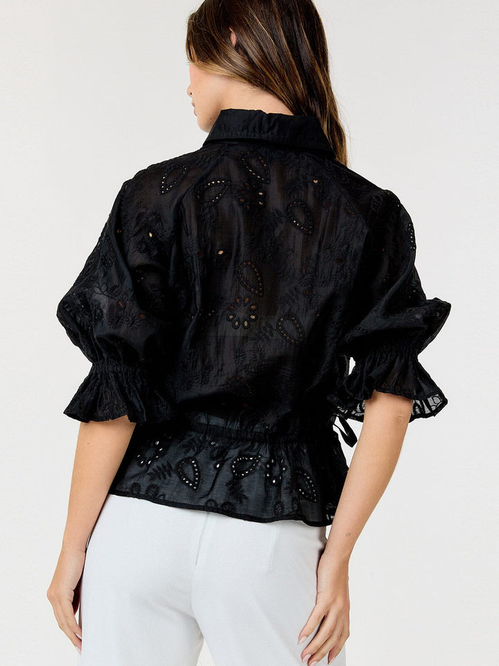 WOMEN'S SHORT PUFF SLEEVE BUTTON UP EYELET PEPLUM BLOUSE