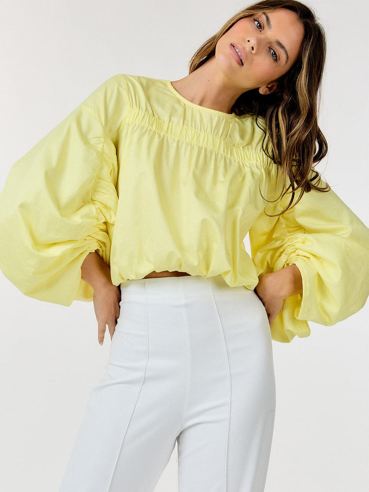 WOMEN'S LONG RUCHED SLEEVE DETAILED CROP TOP