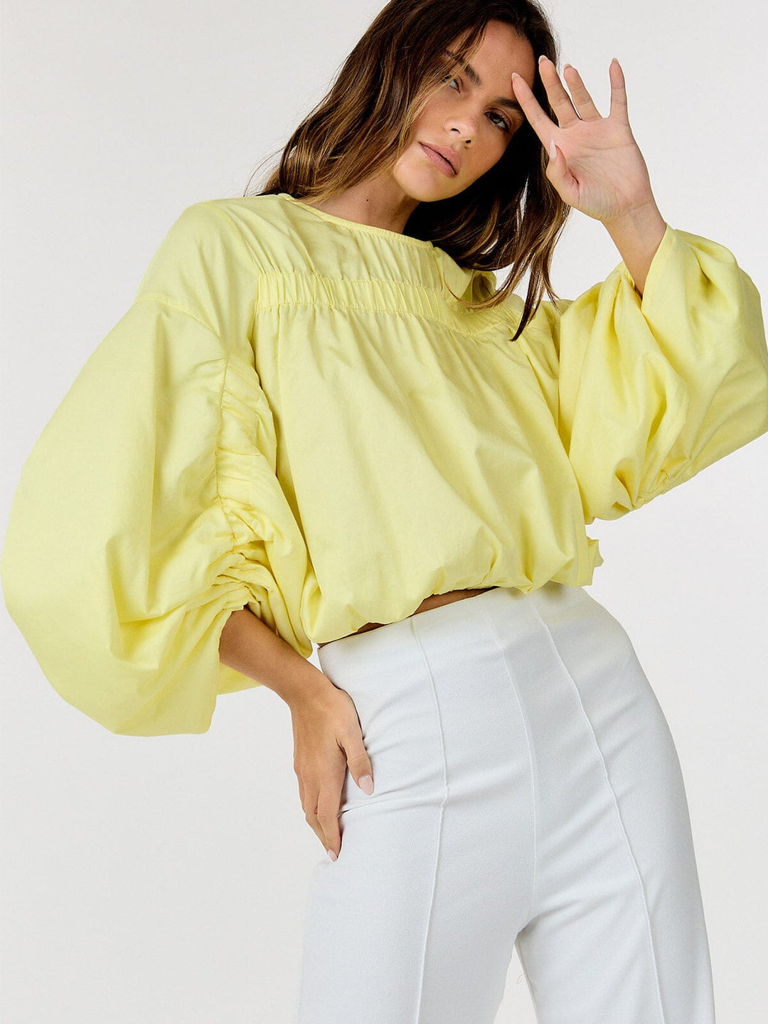 WOMEN'S LONG RUCHED SLEEVE DETAILED CROP TOP