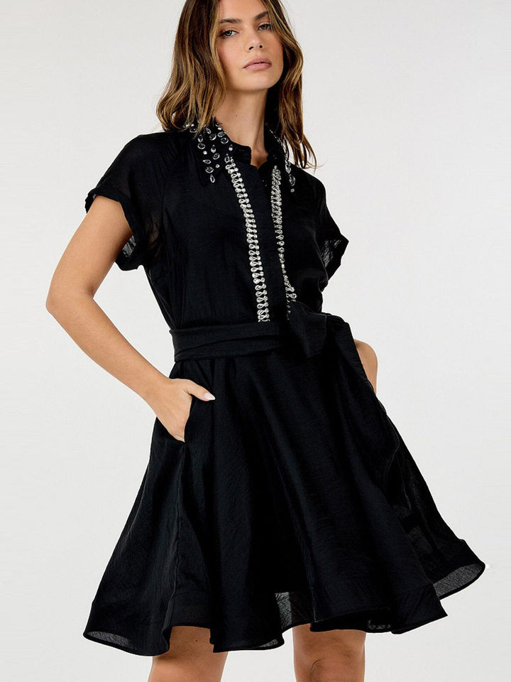 WOMEN'S SHORT SLEEVE BUTTON UP SELF TIE STUDS DETAILED MINI DRESS