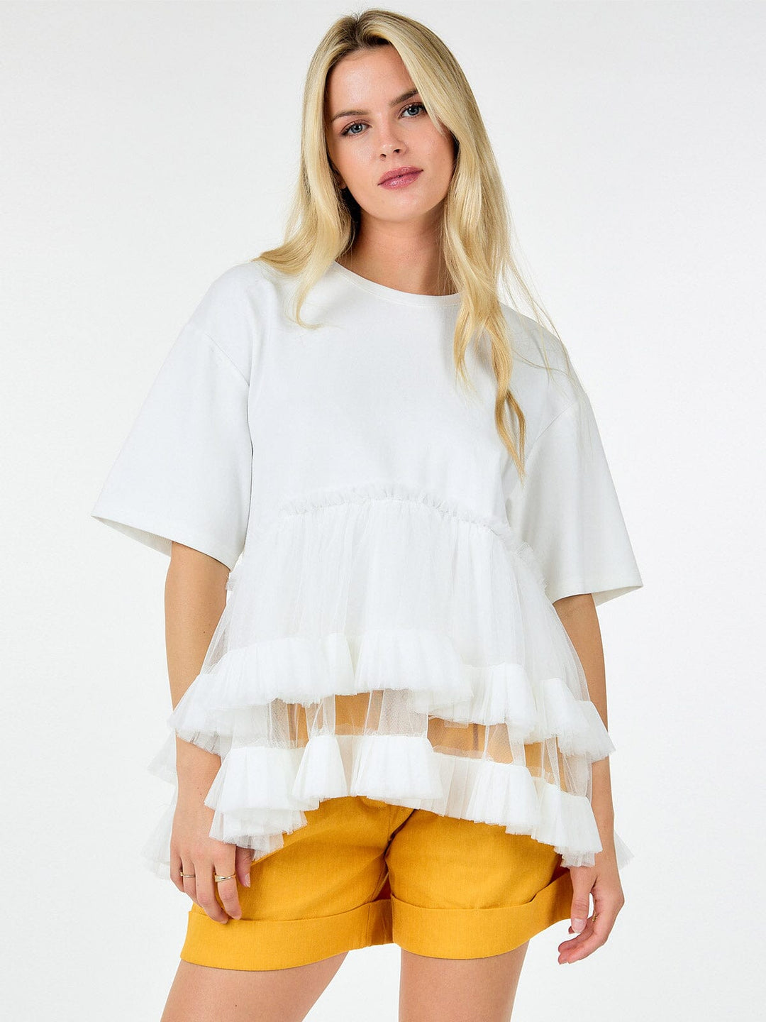 WOMEN'S SHORT SLEEVE RUFFLE TIERED HIGH-LOW DETAILED BLOUSE