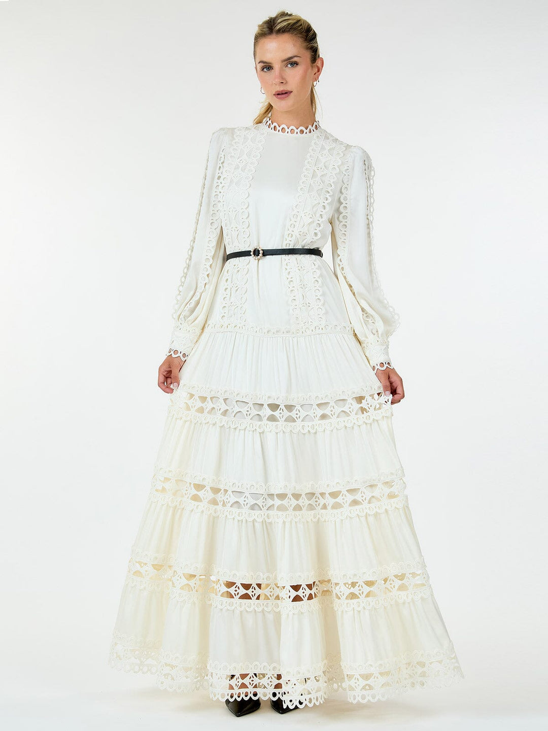 WOMEN'S LONG SLEEVE TIERED EYELET DETAILED BELTED MAXI DRESS