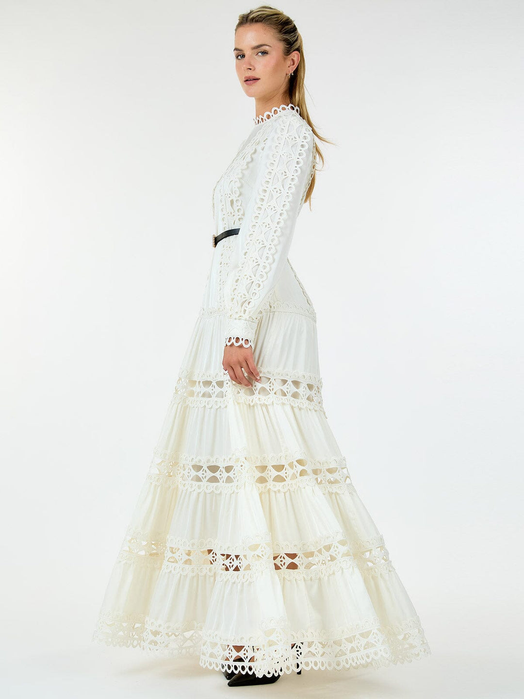 WOMEN'S LONG SLEEVE TIERED EYELET DETAILED BELTED MAXI DRESS