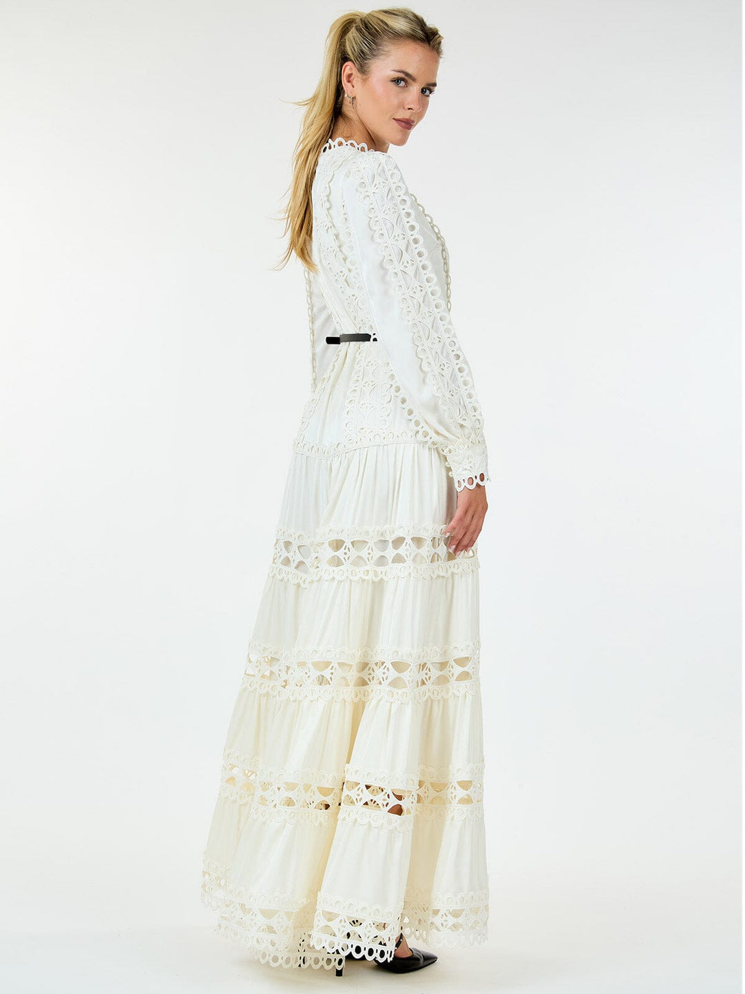 WOMEN'S LONG SLEEVE TIERED EYELET DETAILED BELTED MAXI DRESS
