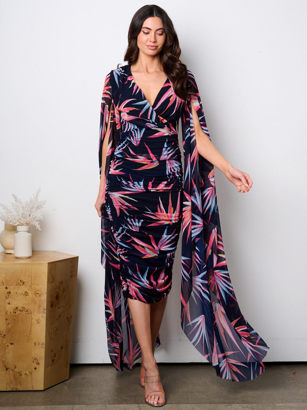 WOMEN'S LONG BELL SLEEVE V-NECK RUCHED LEAF PRINT MIDI DRESS