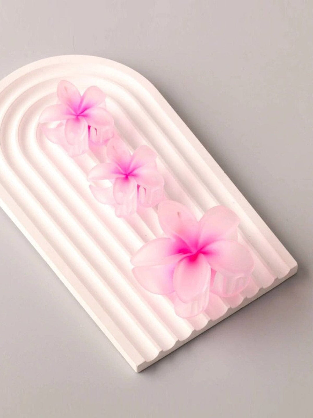 FASHION ASSORTED COLORS AND SIZE HAIR CLAW CLIPS