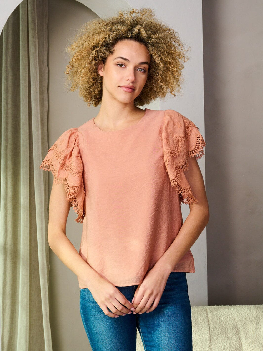 WOMEN'S SHORT DETAILED SLEEVE BLOUSE TOP