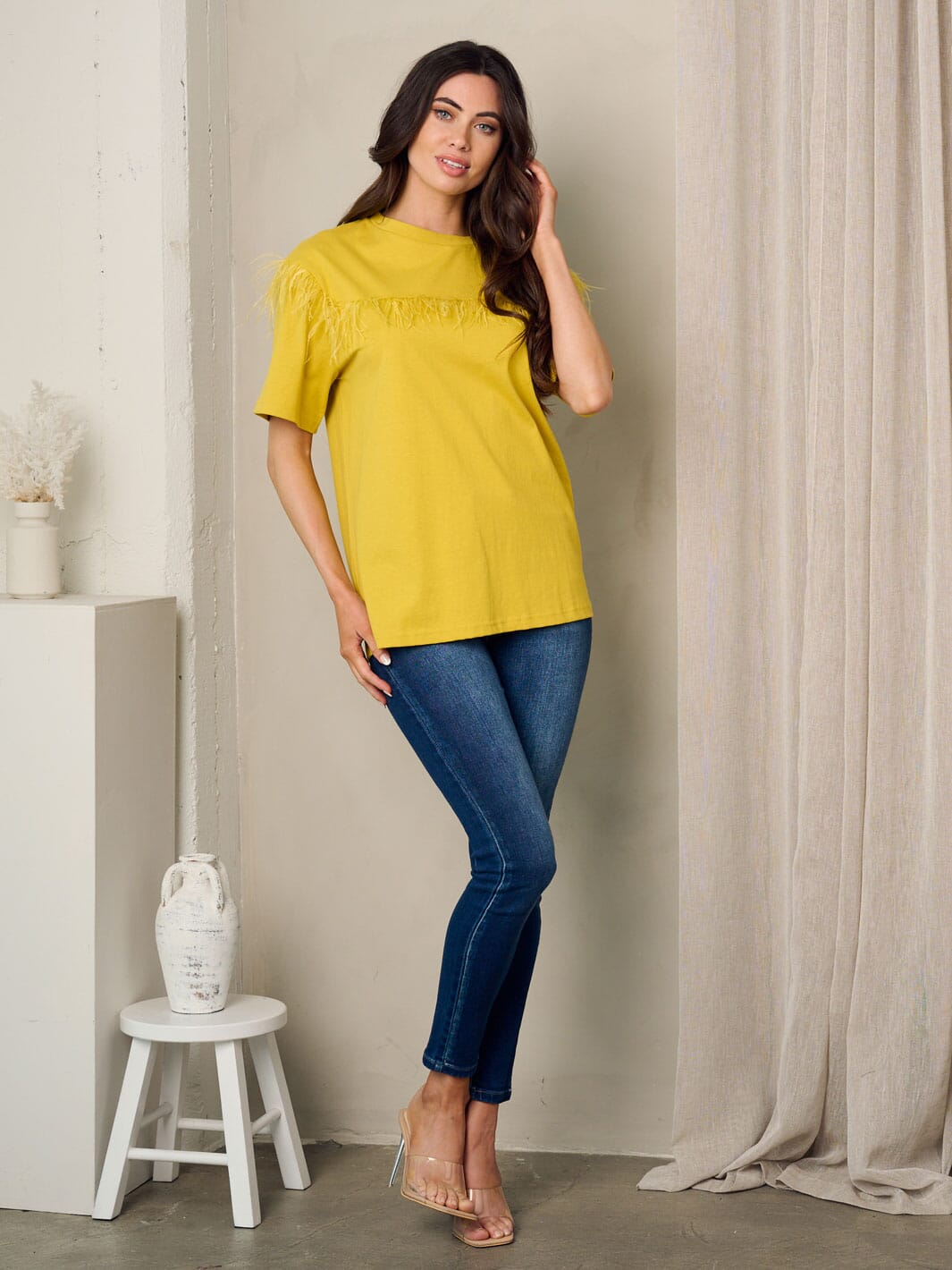 WOMEN'S SHORT SLEEVE FEATHER DETAILED SOLID TOP