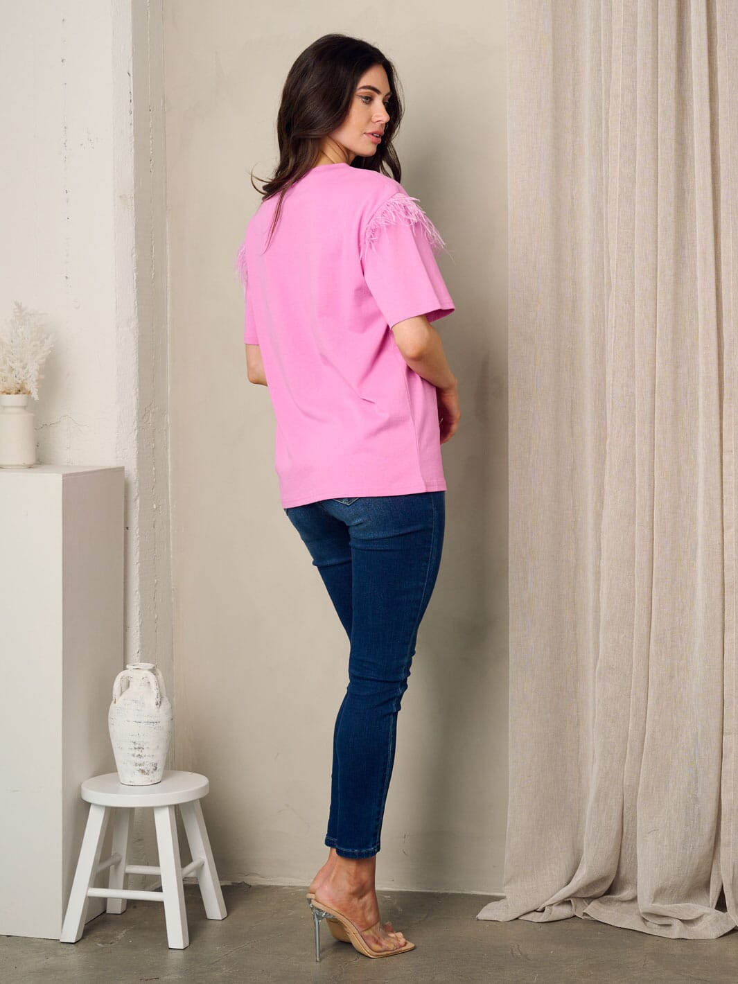 WOMEN'S SHORT SLEEVE FEATHER DETAILED SOLID TOP