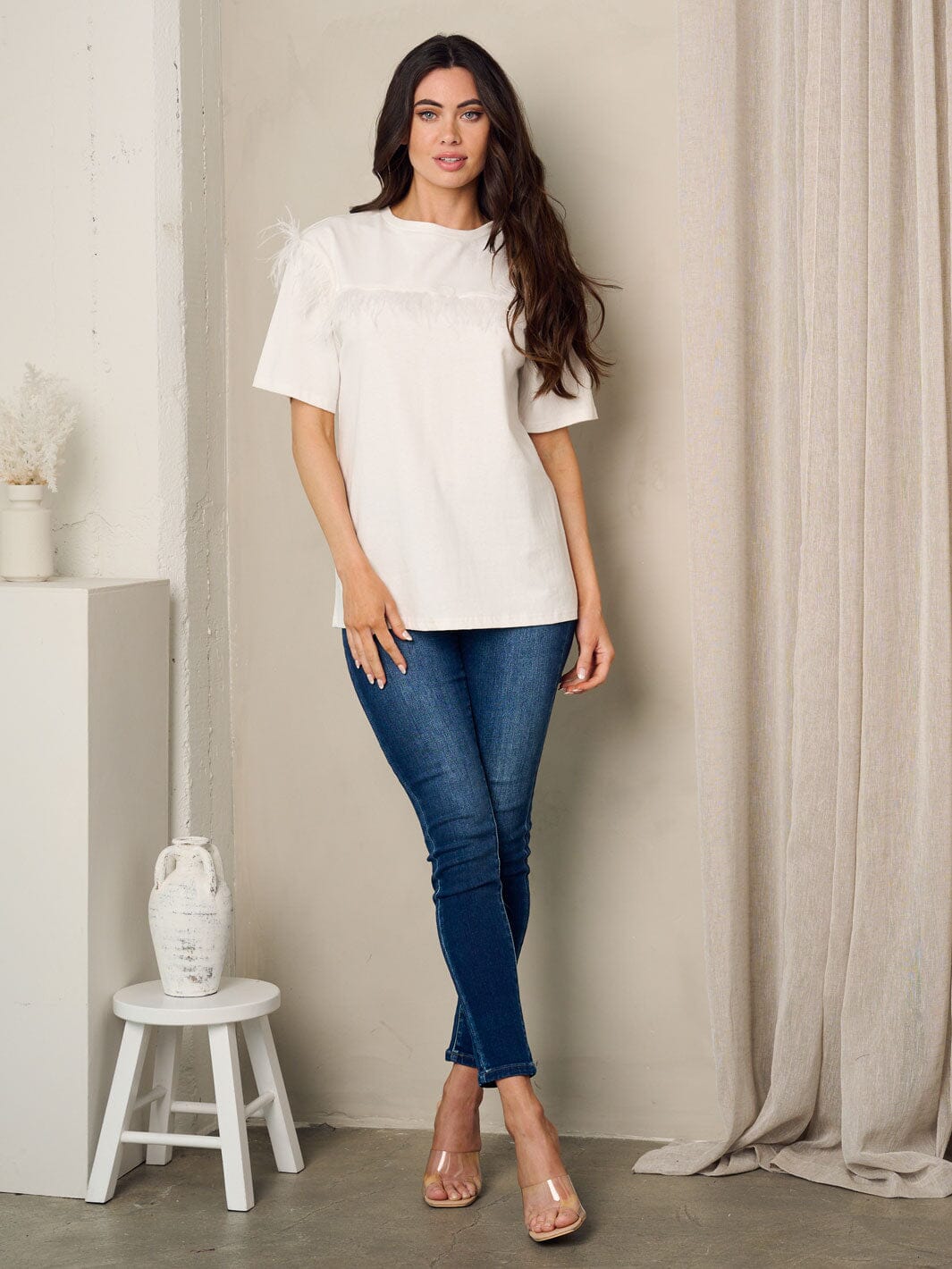 WOMEN'S SHORT SLEEVE FEATHER DETAILED SOLID TOP