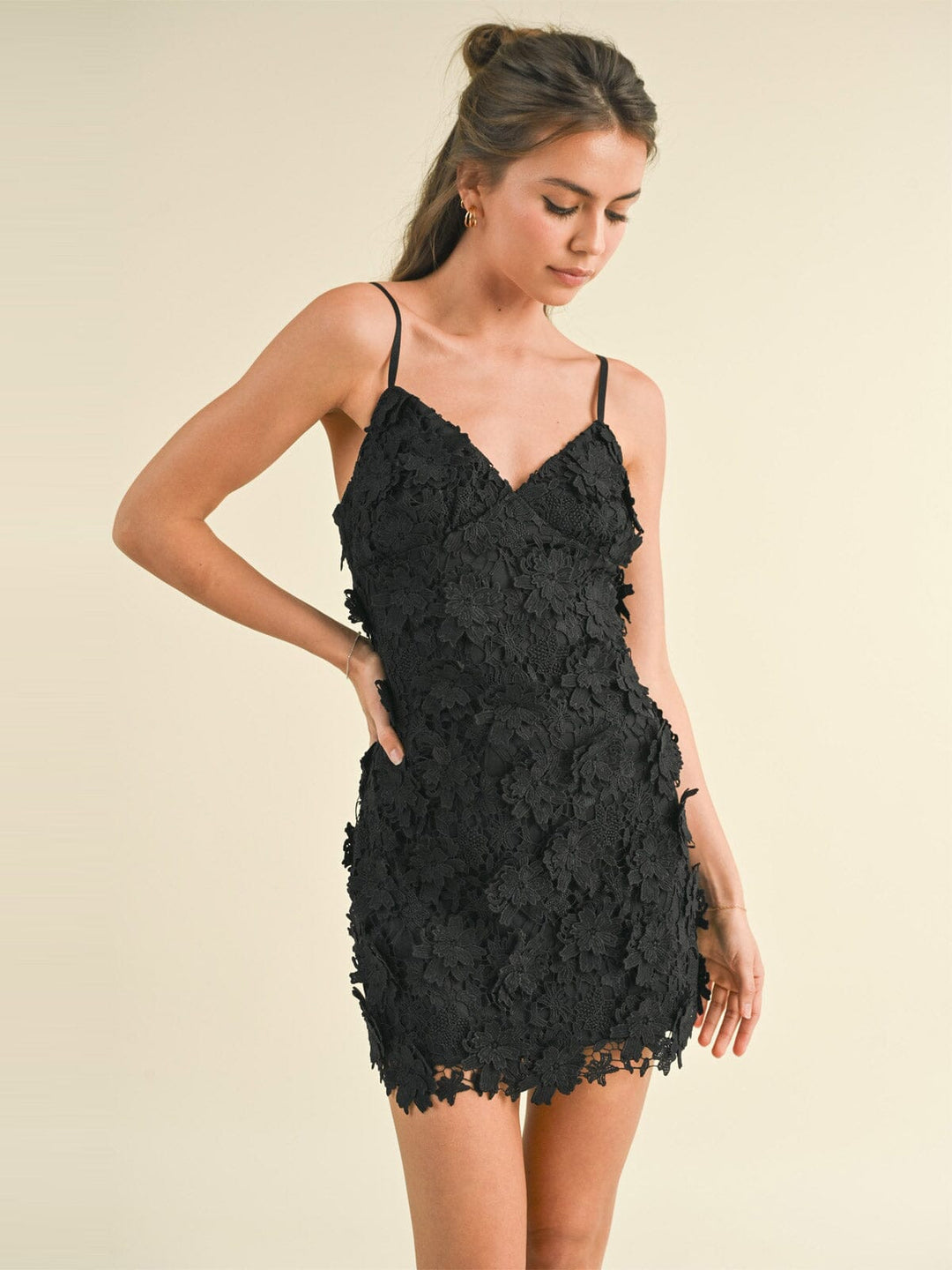 WOMEN'S SLEEVELESS FLOCKED CROCHET LAVE V-NECK MINI DRESS