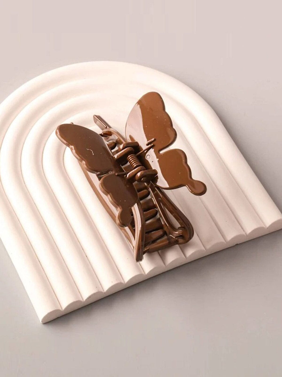 FASHION ASSORTED COLORS BUTTERFLY HAIR CLAW CLIPS