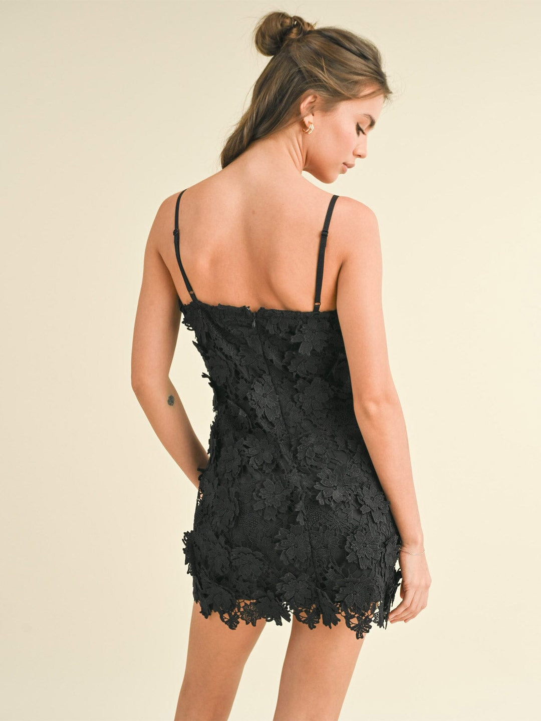 WOMEN'S SLEEVELESS FLOCKED CROCHET LAVE V-NECK MINI DRESS