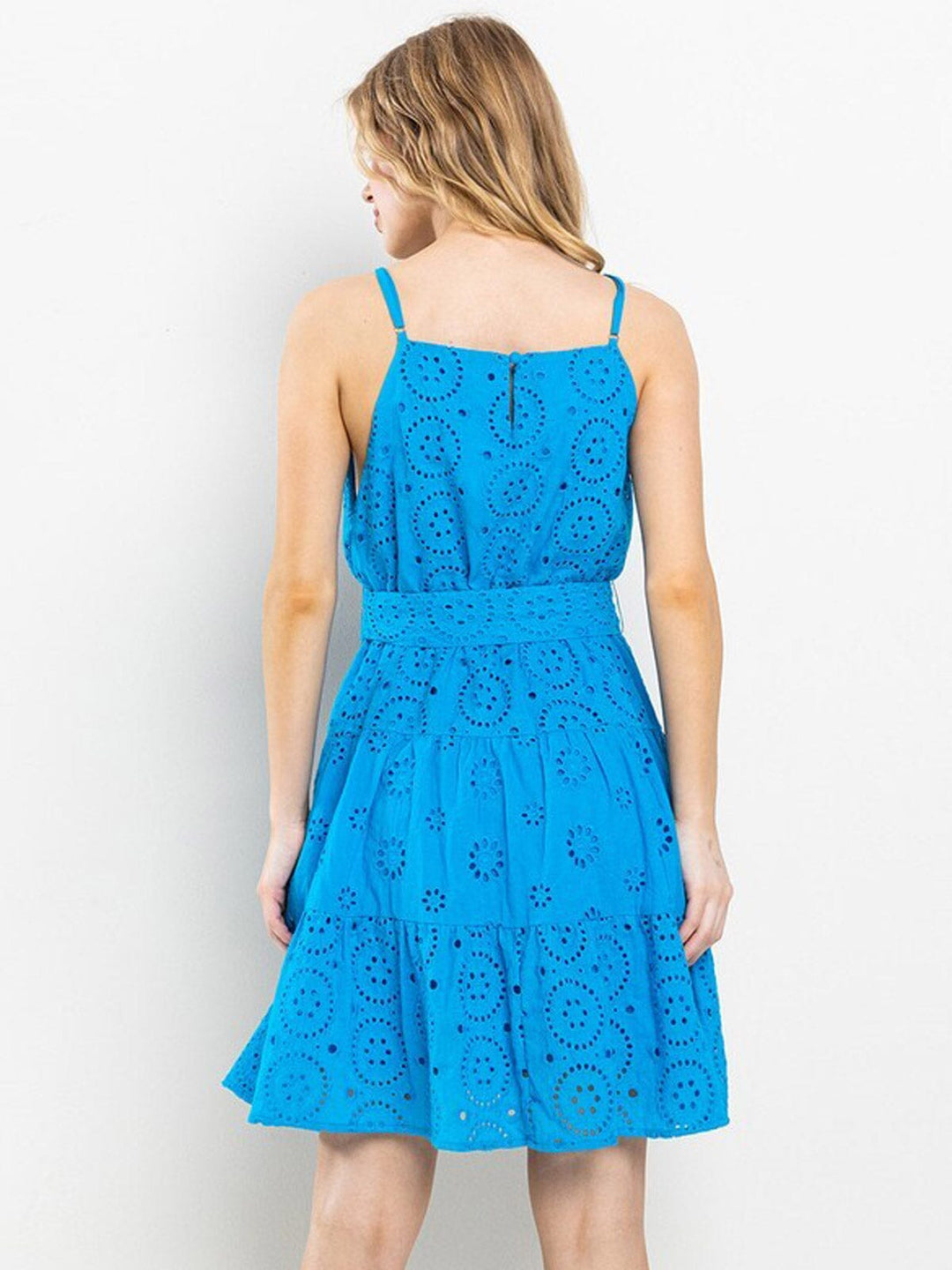 WOMEN'S SLEEVELESS SELF TIE EYELET DETAILED MINI DRESS