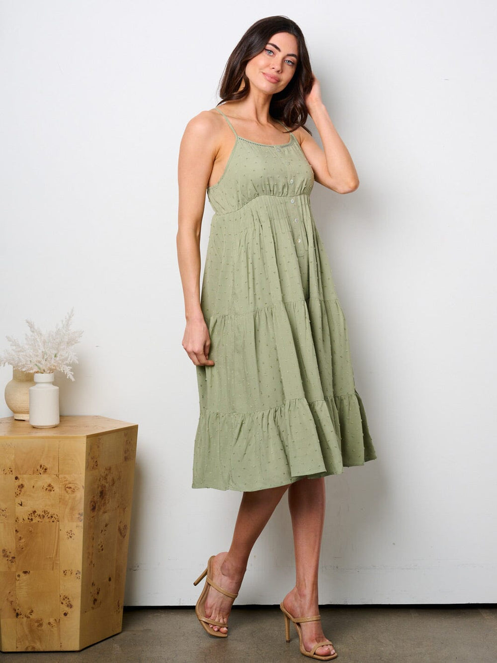 WOMEN'S SLEEVELESS TIERED SWISS DOTS MIDI DRESS