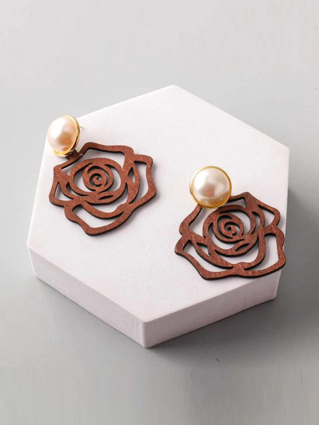 FASHION ASSORTED COLORS FLOWER PEARL EARRINGS